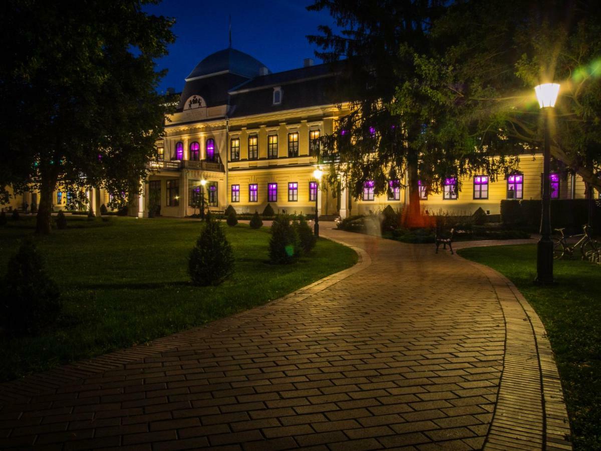 Feliz Apartman Gyula Buitenkant foto